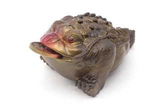 Чайная фигурка "Большая трёхлапая жаба богатства с красным носом" меняющая цвет. Цена: 1 640 ₽ руб.
