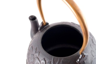Чугунный чайник «Сварим чай в лесу». Цена: 13 650 ₽ руб.