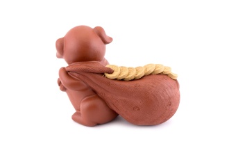 Чайная игрушка «Красный поросёнок с денежным мешком». Цена: 2 230 ₽ руб.