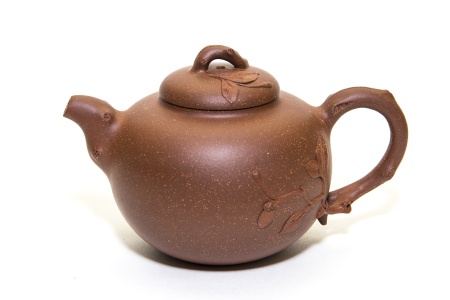 Чайник из исинской глины «Ранняя весна» мастера Гао Вэньи 320 мл.. Цена: 17 480 ₽ руб.