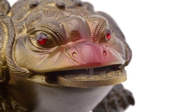 Чайная фигурка «Средняя Трёхлапая жаба богатства с красным носом» меняющая цвет. Цена: 1 140 ₽ руб.