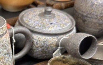 Глиняный чайник дровяного обжига "Сверкающий" мастера Гао Юэ из Цзиндэчжэнь. Цена: 57 290 ₽ руб.