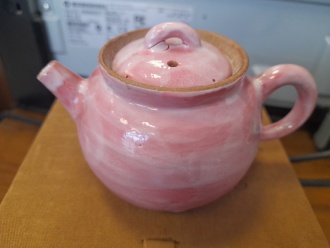 Уцененный глиняный чайник ручной работы "Розовый туман" мастера Хуан Жунхуа в стиле Сино. Цена: 13 540 ₽ руб.