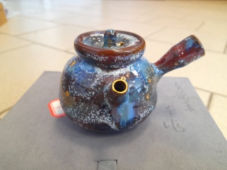 Глиняный чайник ручной работы "Артефакт" мастера Хуан Жунхуа в стиле Сино. Цена: 12 940 ₽ руб.