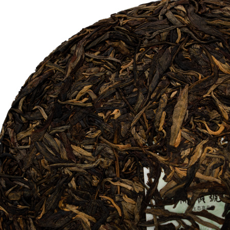Pressed Raw Pu-erh Tea - Шэн пуэр 2018 г. "Лаобаньчжан" завода "Кайшуньхао" 400 г, 
