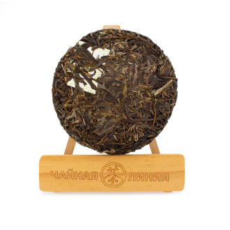 Pressed Raw Pu-erh Tea - Sheng pu'er from ancient trees in the village of Wangong in the Yiwu Mountains, brand "Tea Line", 200 g, 