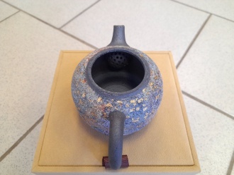 Глиняный чайник ручной работы "Разноцветье" мастера Гао Юэ из Цзиндэчжэнь. Цена: 54 840 ₽ руб.