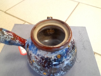 Глиняный чайник ручной работы "Артефакт" мастера Хуан Жунхуа в стиле Сино. Цена: 12 940 ₽ руб.