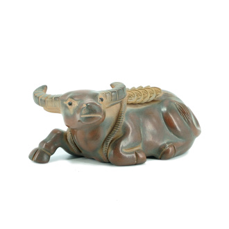 Глиняная чайная фигурка из Циньчжоу, Гуанси "Бычок богатства" | 茶宠 Глиняная чайная фигурка из Циньчжоу, Гуанси "Бычок богатства". Цена: 8 390 ₽ руб.