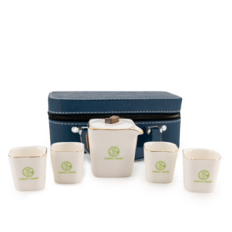 Походный сервиз с кейсом на 4 персоны "Чайная Линия" Походный сервиз с кейсом на 4 персоны "Чайная Линия". Цена: 6 450 ₽ руб.