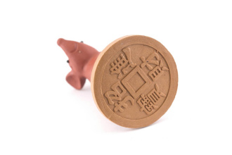 Игрушка «Мышка с орешком» | 茶宠 Игрушка «Мышка с орешком». Цена: 2 060 ₽ руб.